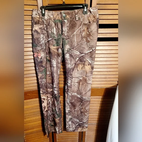 Under Armour Women's Realtree camouflage hunting pants size 8 - Picture 3 of 12